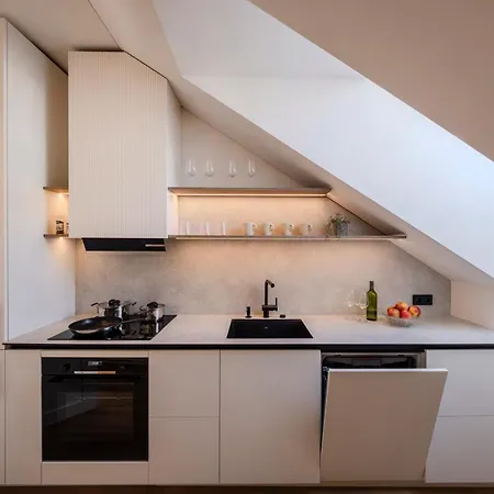 דירה 2bd Top-floor W- Ac, Citycenter I Cohost *