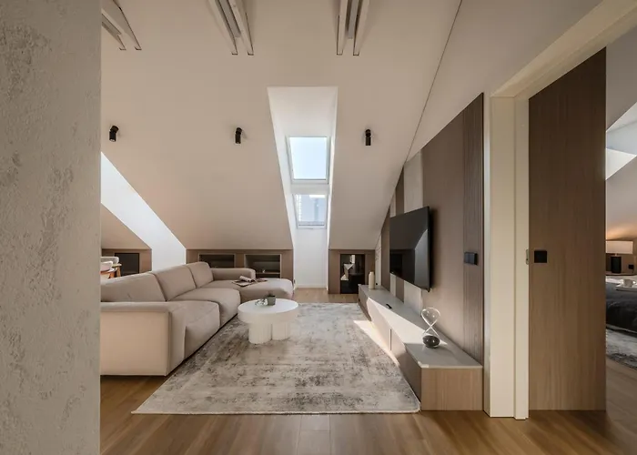 Cohost I 2bd Penthouse Luxury-designer Apt, Citycenter דירה קובנה