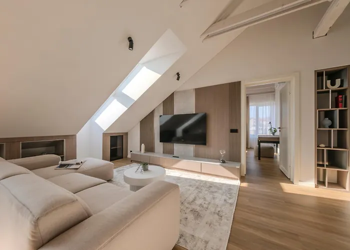 Cohost I 2bd Penthouse Luxury-designer Apt, Citycenter קובנה